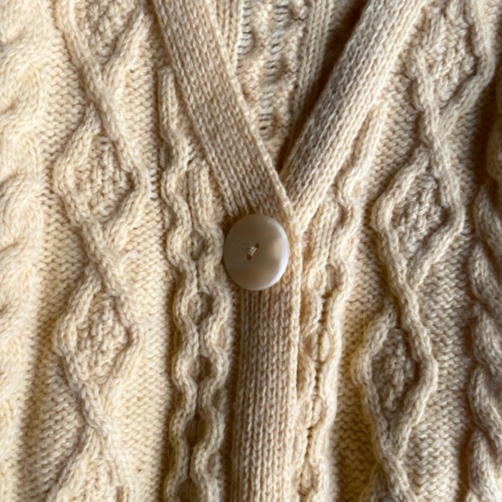 Aran Crafts 100% Merino Wool Butter Yellow Cardigan, size M/L - Picture 3 of 6